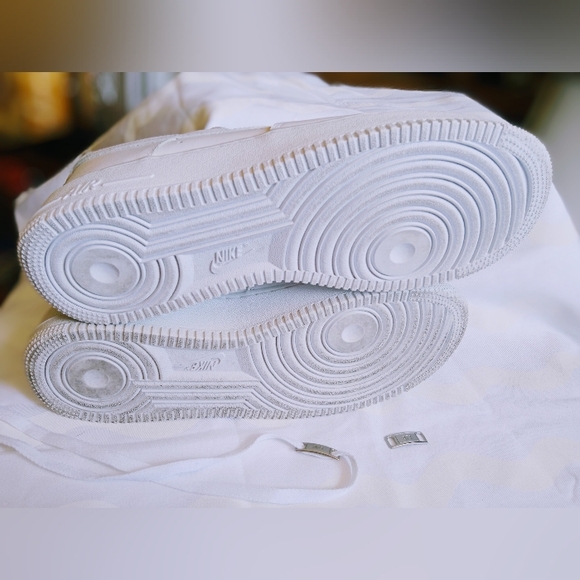 White NIKE AIR FORCE 1s size 9.5 mens - Picture 2 of 7